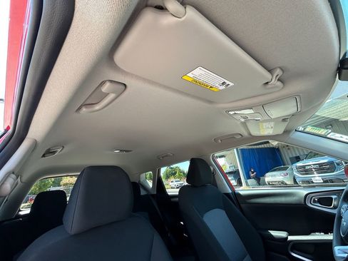Used 2025 Kia Soul LX FWD image 27