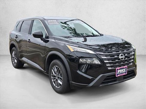 Used 2026 Nissan Rogue SV FWD image 3
