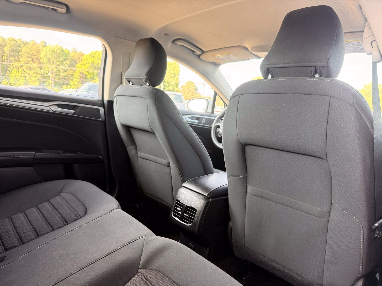 Used 2019 Ford Fusion SE FWD image 17