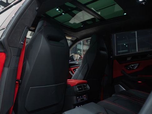 Used 2022 Lamborghini Urus AWD/4WD image 38
