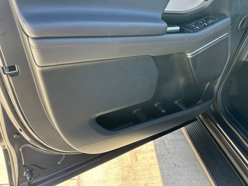 New 2025 Ford Expedition Active image 10