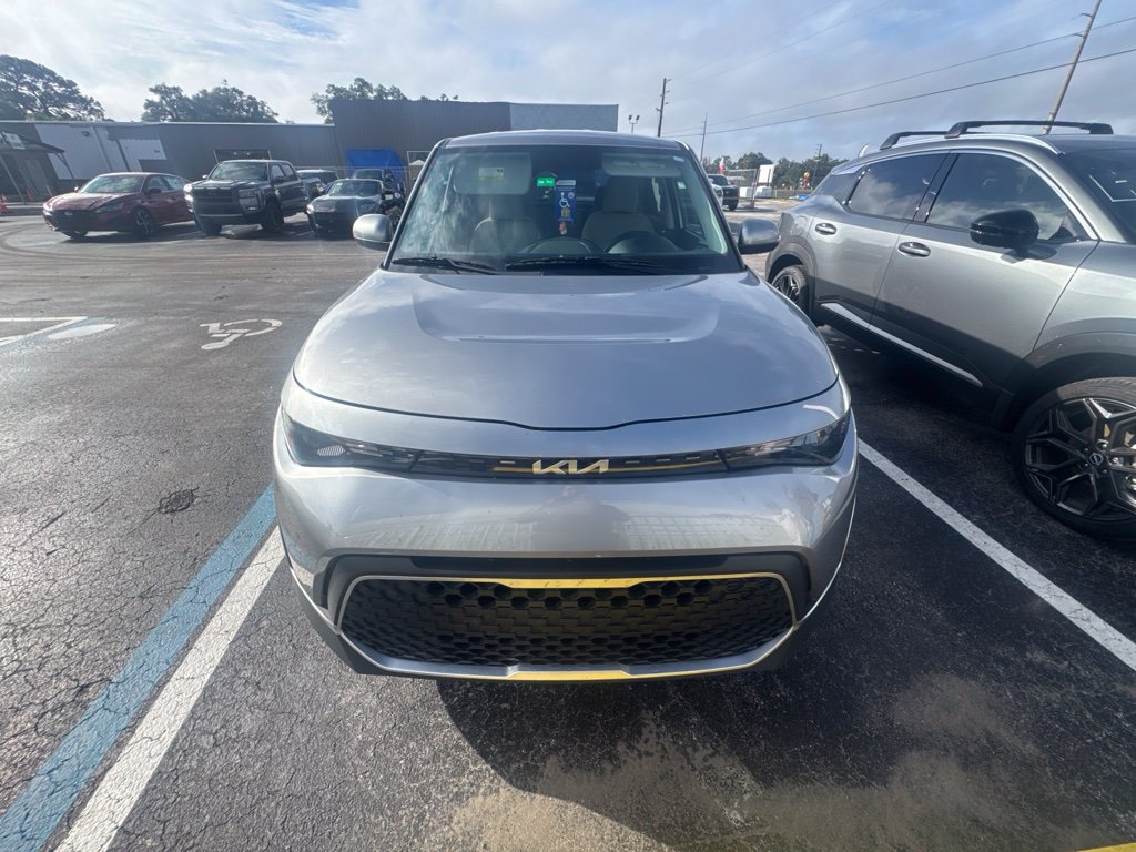 Used 2023 Kia Soul LX FWD image 2