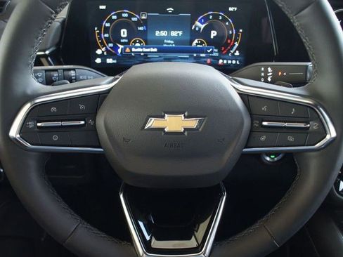 New 2025 Chevrolet Suburban Premier image 7