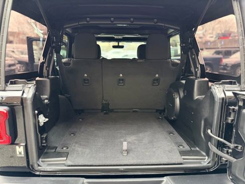 Used 2022 Jeep Wrangler Unlimited Rubicon w/ Steel Bumper Group image 27