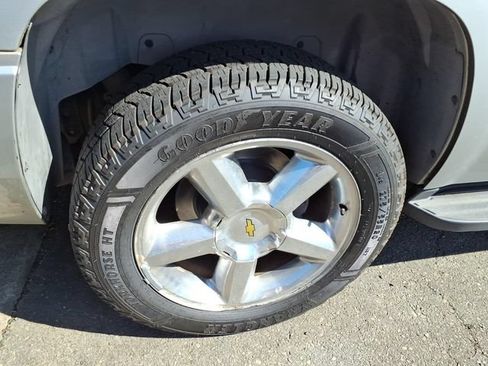 Used 2011 Chevrolet Tahoe LTZ AWD/4WD image 10