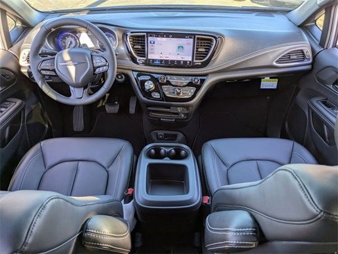 New 2026 Chrysler Pacifica Select image 17