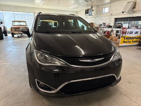 Used 2018 Chrysler Pacifica Limited image 77