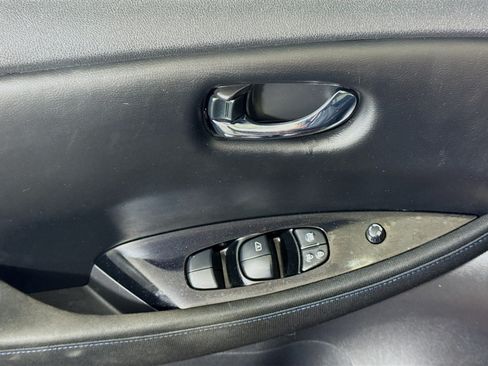 Used 2021 Nissan Leaf SV w/ SV Technology Package FWD image 24