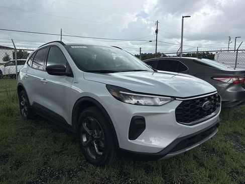 Certified 2025 Ford Escape ST-Line AWD/4WD image 13