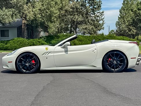 Used 2012 Ferrari California RWD image 8