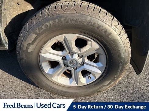 Used 2016 Toyota 4Runner SR5 AWD/4WD image 7