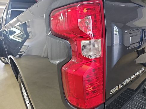 Certified 2021 Chevrolet Silverado 1500 LT w/ Z71 Off-Road Package AWD/4WD image 39