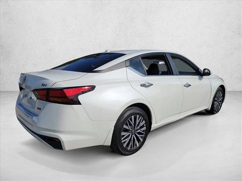 Used 2023 Nissan Altima 2.5 SV image 5