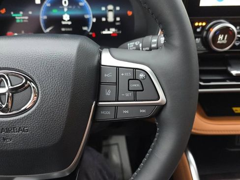 Certified 2026 Toyota Highlander Platinum image 24