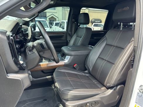 Used 2024 Chevrolet Silverado 2500 High Country w/ High Country Premium Package AWD/4WD image 33