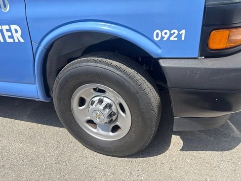 Used 2022 Chevrolet Express 2500 w/ Driver Convenience Package RWD image 3