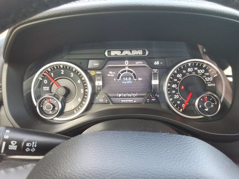 Used 2022 RAM 1500 Laramie AWD/4WD image 14
