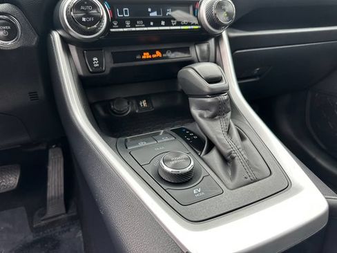 Certified 2025 Toyota RAV4 XLE AWD/4WD image 29