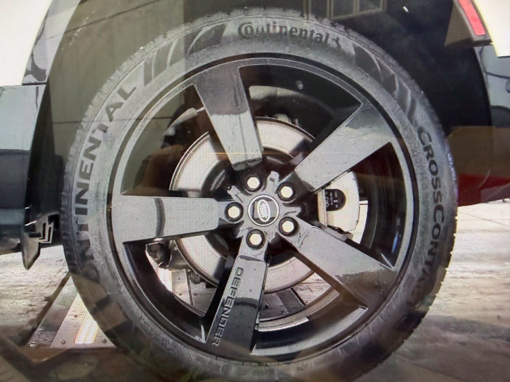 Used 2024 Land Rover Defender 130 X-Dynamic SE AWD/4WD image 17
