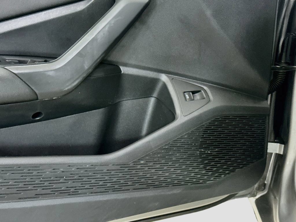 Used 2019 Volkswagen Jetta SE w/ Cold Weather Package FWD image 21