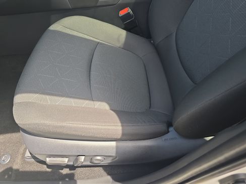 Used 2025 Toyota RAV4 XLE FWD image 27