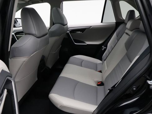 Used 2025 Toyota RAV4 Limited image 19