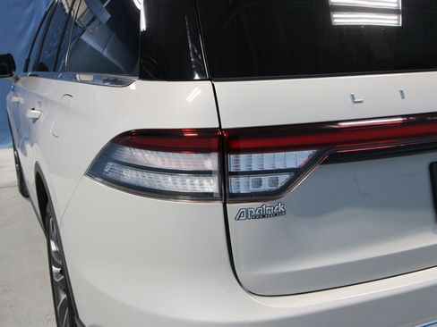 Used 2025 Lincoln Aviator AWD image 39