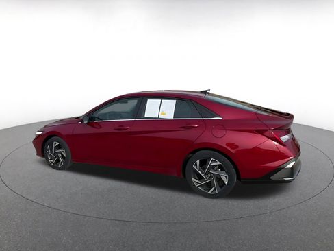 Used 2025 Hyundai Elantra SEL image 9