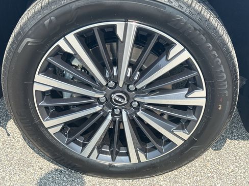 New 2026 Nissan Pathfinder Platinum AWD/4WD image 9