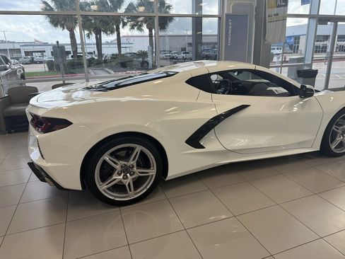 Used 2025 Chevrolet Corvette Stingray Coupe w/ 1LT image 9