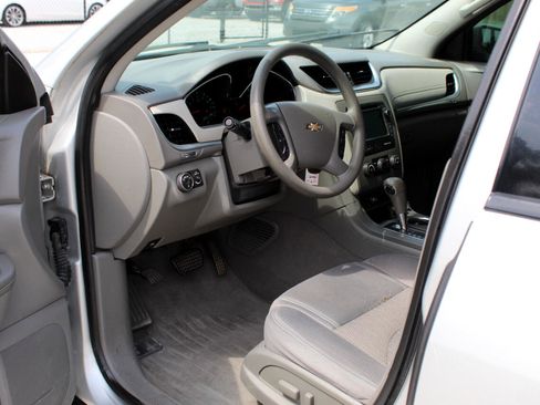 Used 2014 Chevrolet Traverse LS image 18