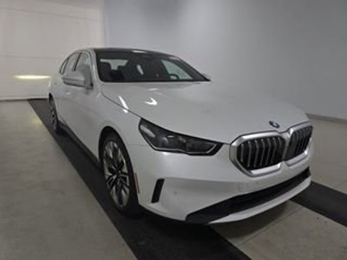Used 2025 BMW 540i xDrive image 3