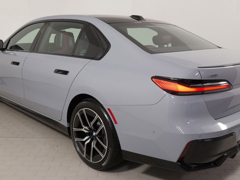 Used 2024 BMW 740i xDrive image 13