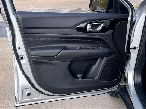 New 2026 Jeep Compass Latitude AWD/4WD image 10
