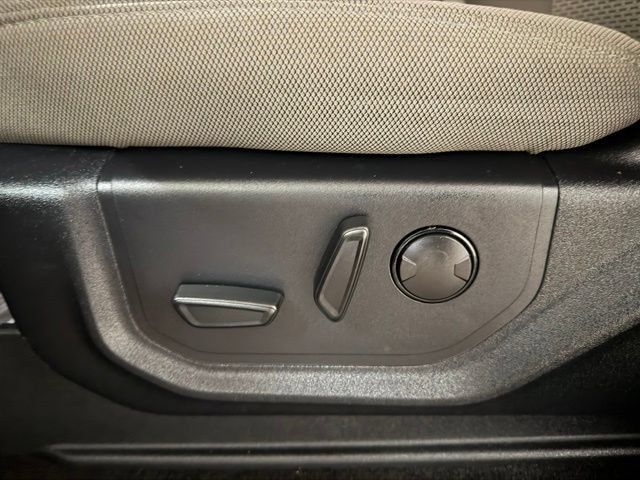 Used 2019 Ford F150 XLT w/ Equipment Group 302A Luxury AWD/4WD image 17