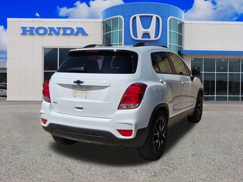 Used 2021 Chevrolet Trax LT w/ Sport Edition FWD image 2