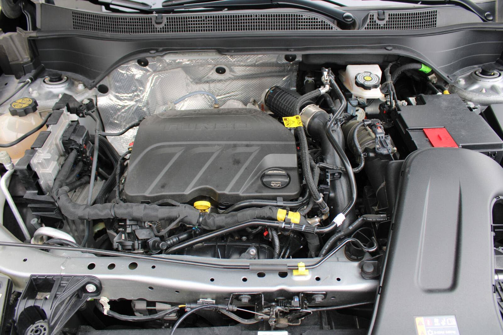Used 2025 Chevrolet Trax LT FWD image 4