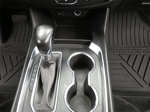 Used 2021 Chevrolet Traverse LT w/ LT Premium Package image 20