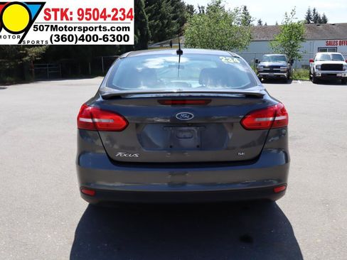 Used 2015 Ford Focus SE w/ Equipment Group 201A FWD image 10