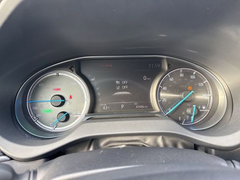 Used 2022 Toyota Venza XLE image 24