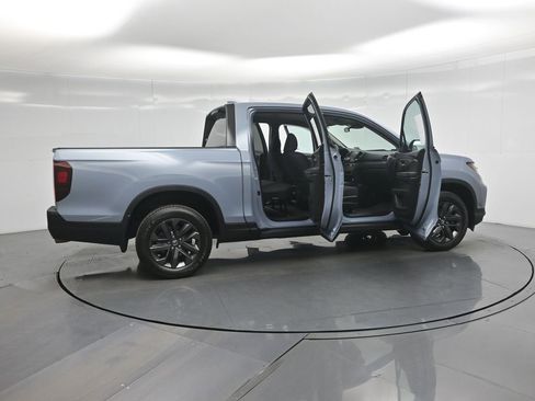 Used 2023 Honda Ridgeline Sport image 4