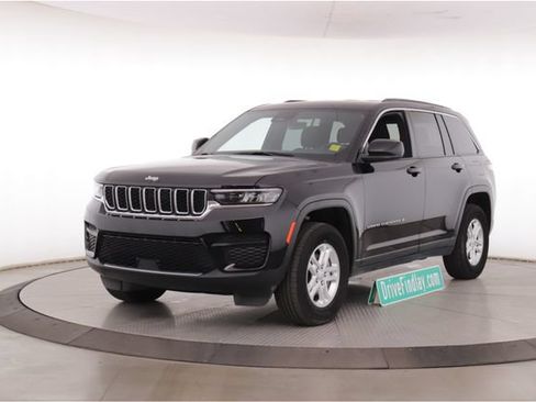 Used 2025 Jeep Grand Cherokee Laredo w/ Trailer Tow Package AWD/4WD image 10