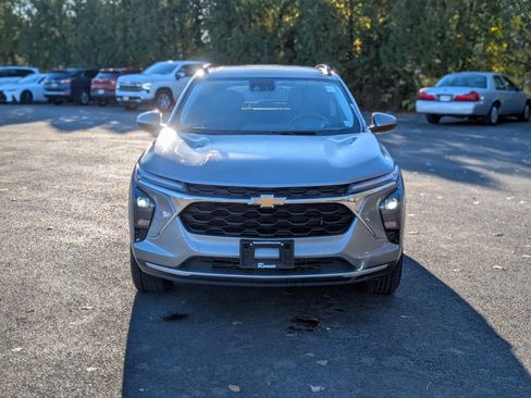 Used 2024 Chevrolet Trax LT w/ Driver Confidence Package image 14