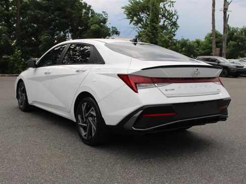 Used 2025 Hyundai Elantra SEL FWD image 5