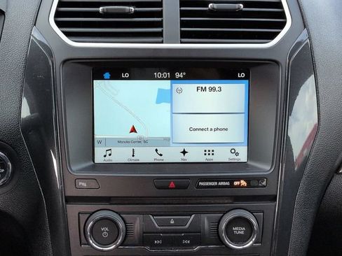 Used 2017 Ford Explorer XLT w/ Equipment Group 202A FWD image 18