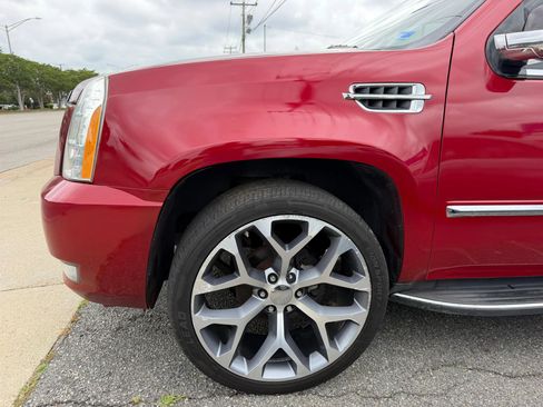 Used 2014 Cadillac Escalade Luxury AWD/4WD image 24