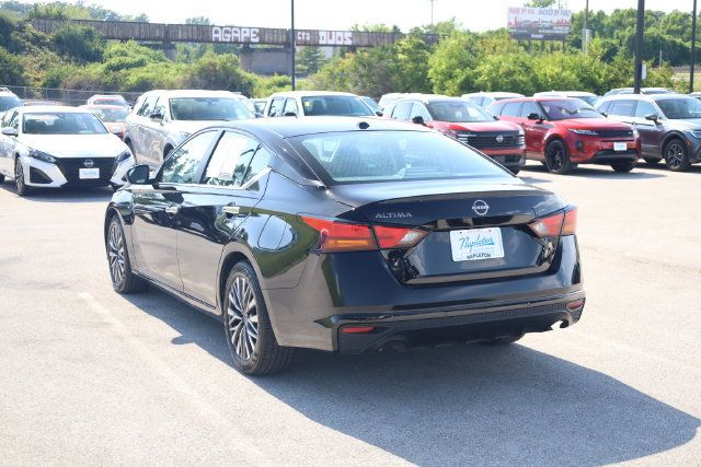Used 2025 Nissan Altima 2.5 SV FWD image 7