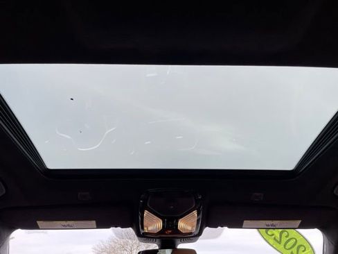 Used 2023 BMW M550i xDrive w/ Dynamic Handling Package image 24