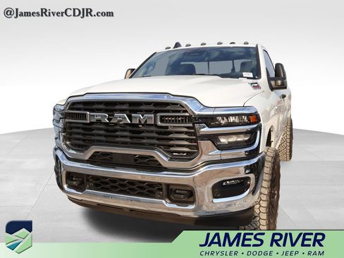 Used 2025 RAM 2500 Big Horn AWD/4WD image 3