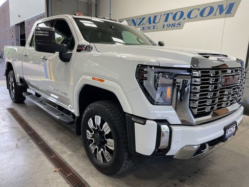 Used 2024 GMC Sierra 3500 Denali AWD/4WD image 2